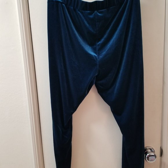 Shien Curve velvet 2-piece lounge pant and crop tank top - Picture 3 of 9